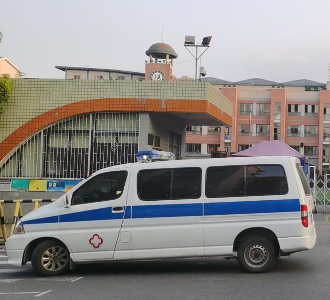 肃州救护车出租护送骨折病人一公里多少钱